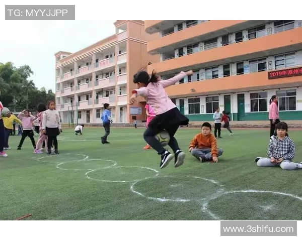 小学足球节的欢声笑语与友谊传承的精彩瞬间